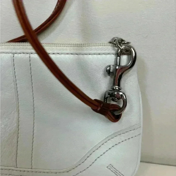 COACH Signature Ivory & Brown Leather Clutch/Wristlet & Strap with Hangtag - Picture 5 of 8